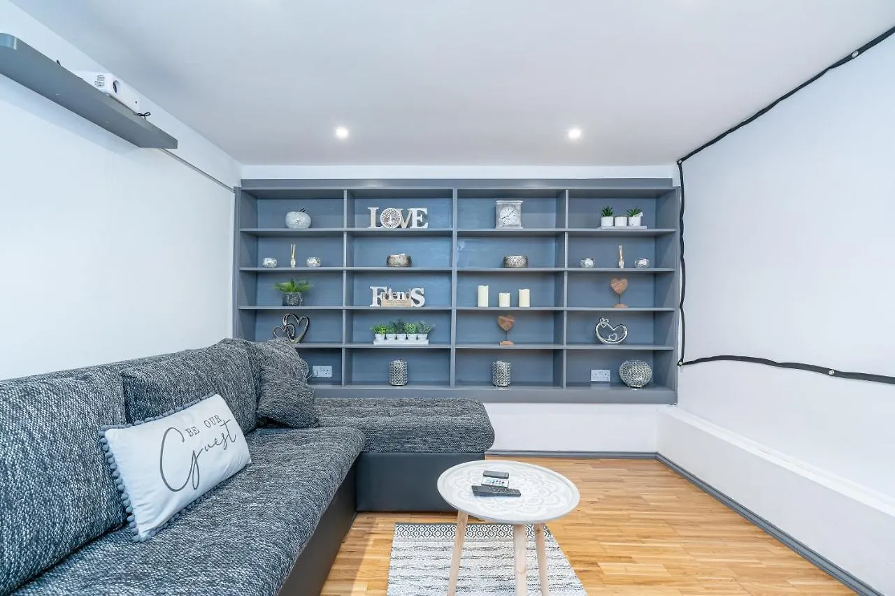 Luxury Five Bedroom Deluxe Duplex Apartment I City Centre Edinburgh I Fountainpark 0*,