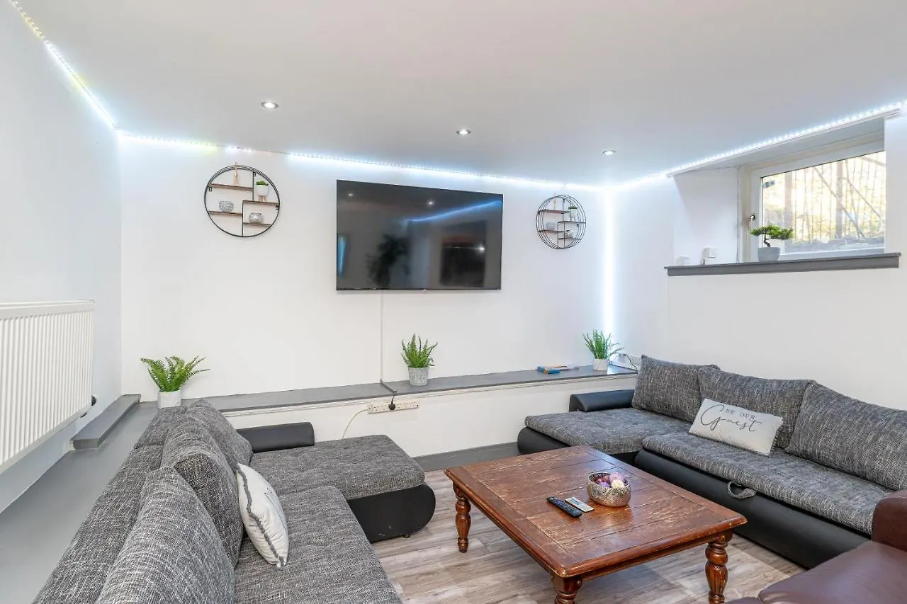 Luxury Five Bedroom Deluxe Duplex Apartment I City Centre Edinburgh I Fountainpark
