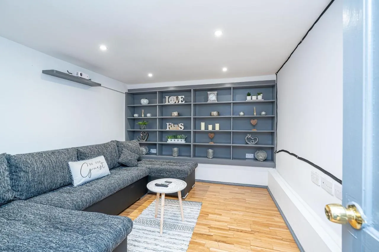 Luxury Five Bedroom Deluxe Duplex Apartment I City Centre Edinburgh I Fountainpark Wielka Brytania