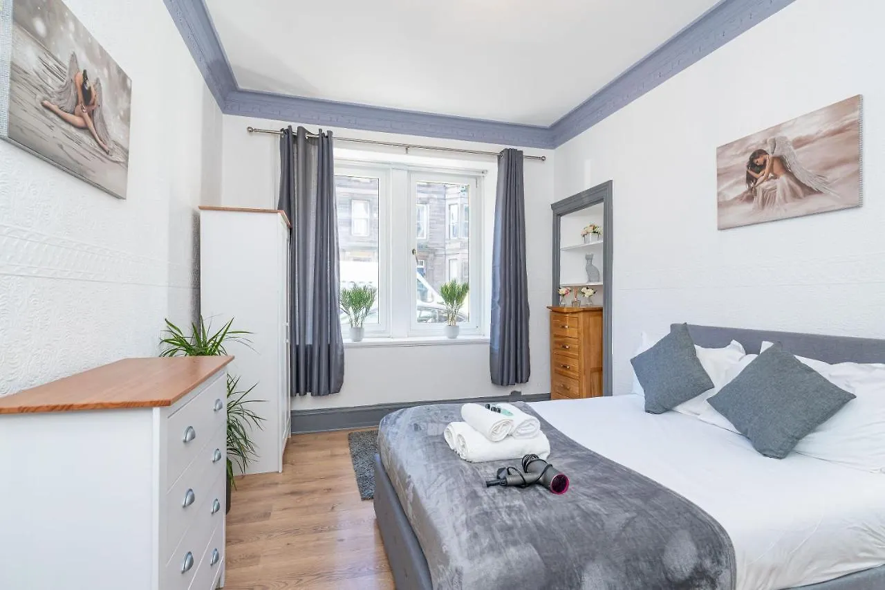 Luxury Five Bedroom Deluxe Duplex Apartment I City Centre Edinburgh I Fountainpark