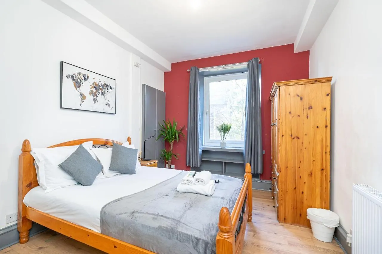 Luxury Five Bedroom Deluxe Duplex Apartment I City Centre Edinburgh I Fountainpark