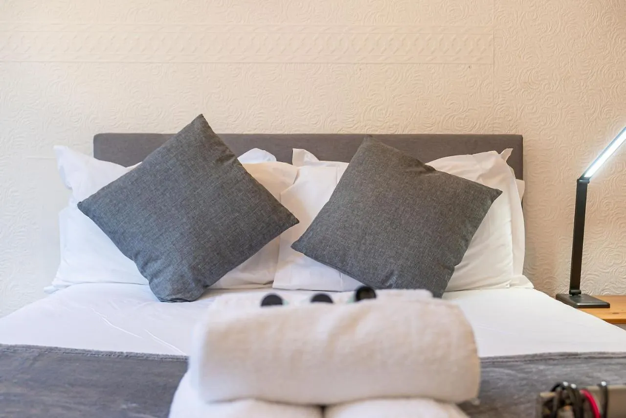 Luxury Five Bedroom Deluxe Duplex Apartment I City Centre Edinburgh I Fountainpark 0*,  Wielka Brytania