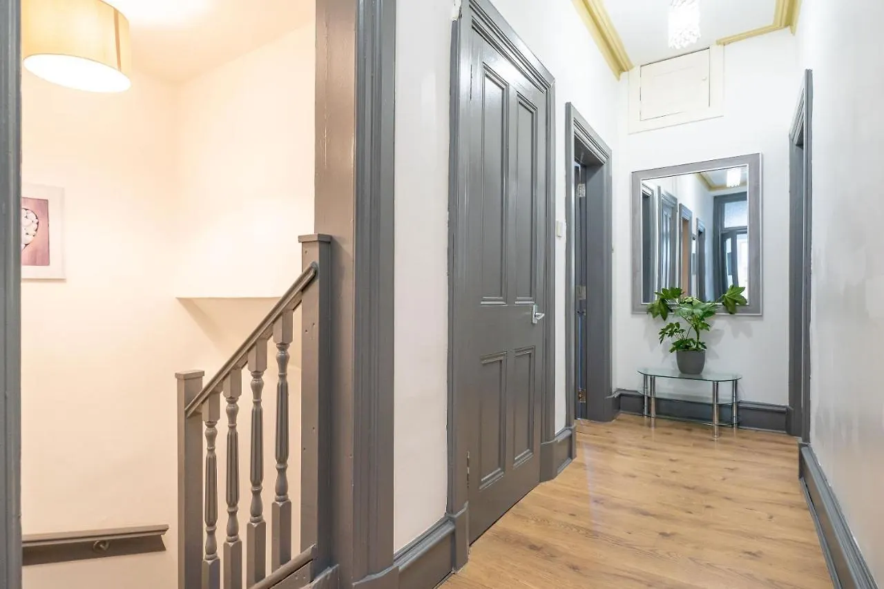 Luxury Five Bedroom Deluxe Duplex Apartment I City Centre Edinburgh I Fountainpark Wielka Brytania