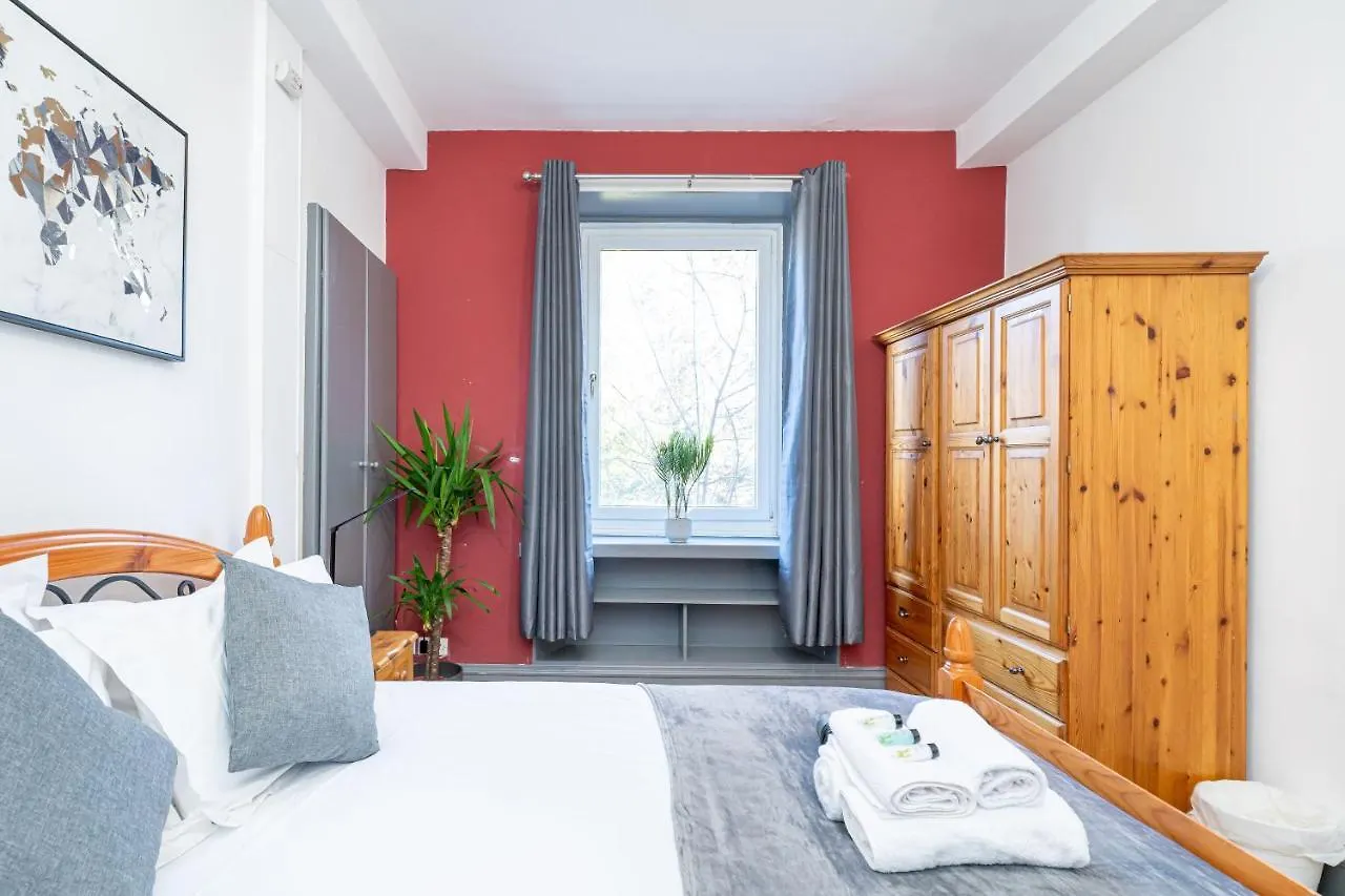 Luxury Five Bedroom Deluxe Duplex Apartment I City Centre Edinburgh I Fountainpark