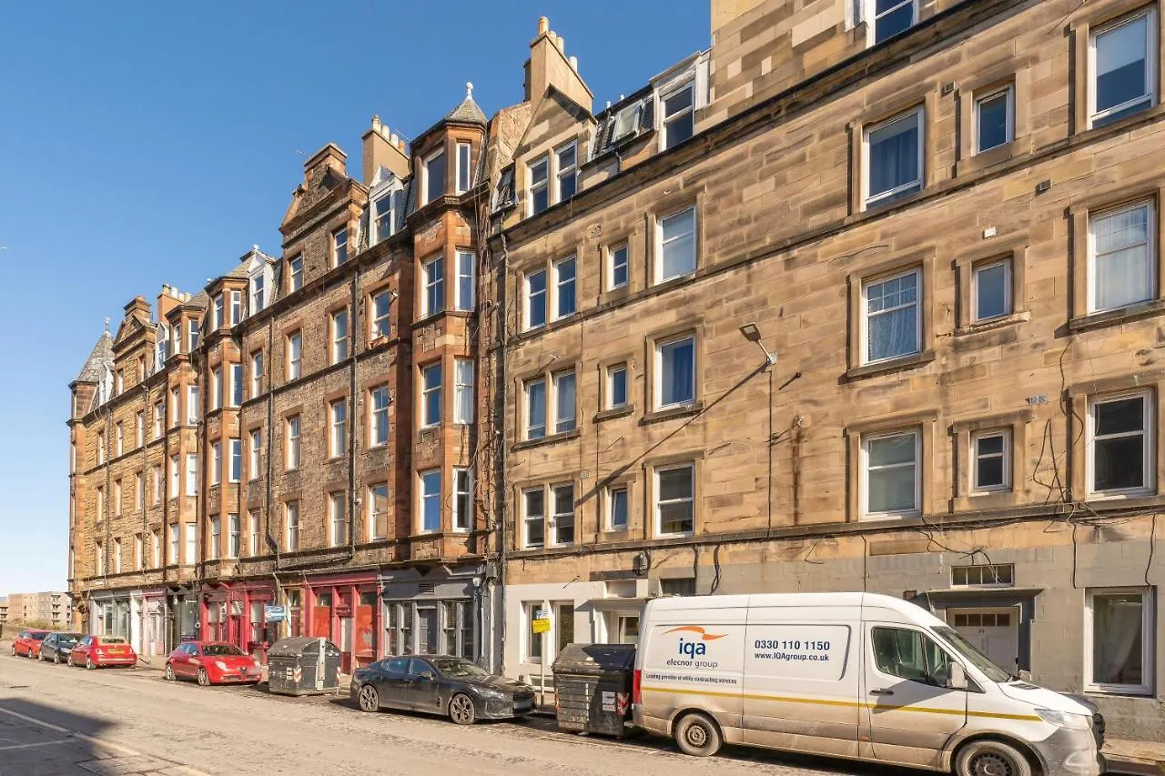Luxury Five Bedroom Deluxe Duplex Apartment I City Centre Edinburgh I Fountainpark
