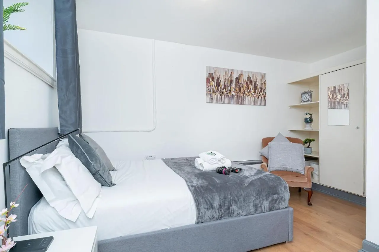 Luxury Five Bedroom Deluxe Duplex Apartment I City Centre Edinburgh I Fountainpark 0*,  Wielka Brytania